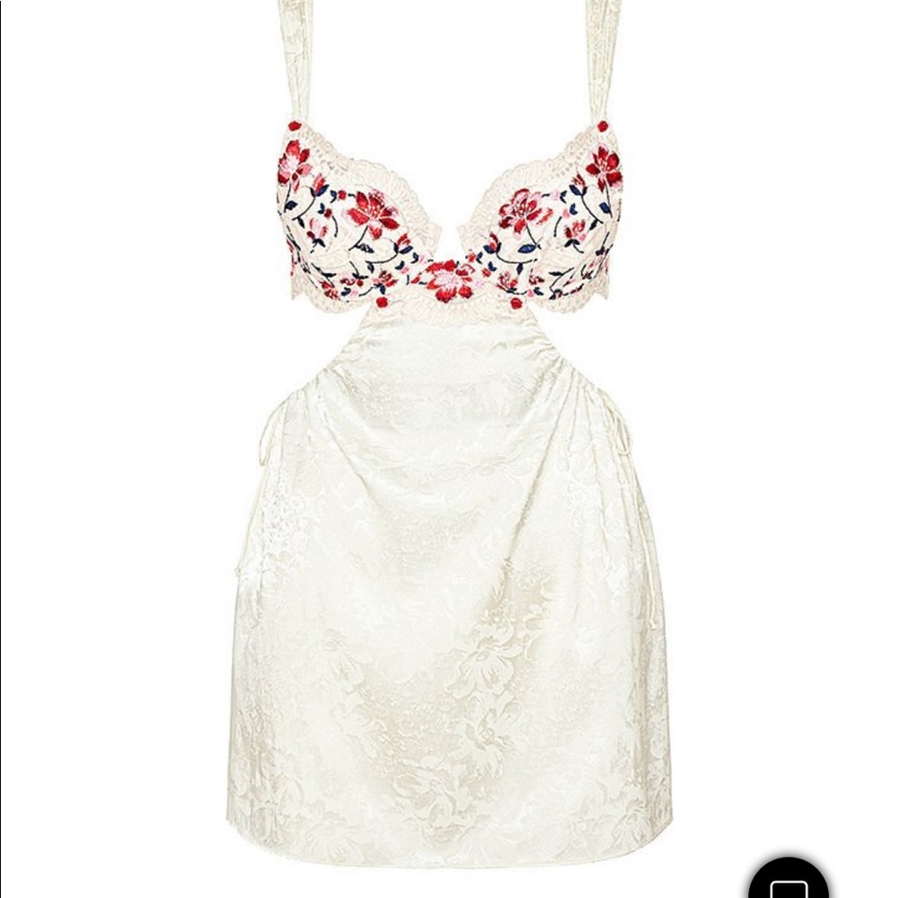 ❤️ ISO FESTIVAL ROSE DRESS ❤️